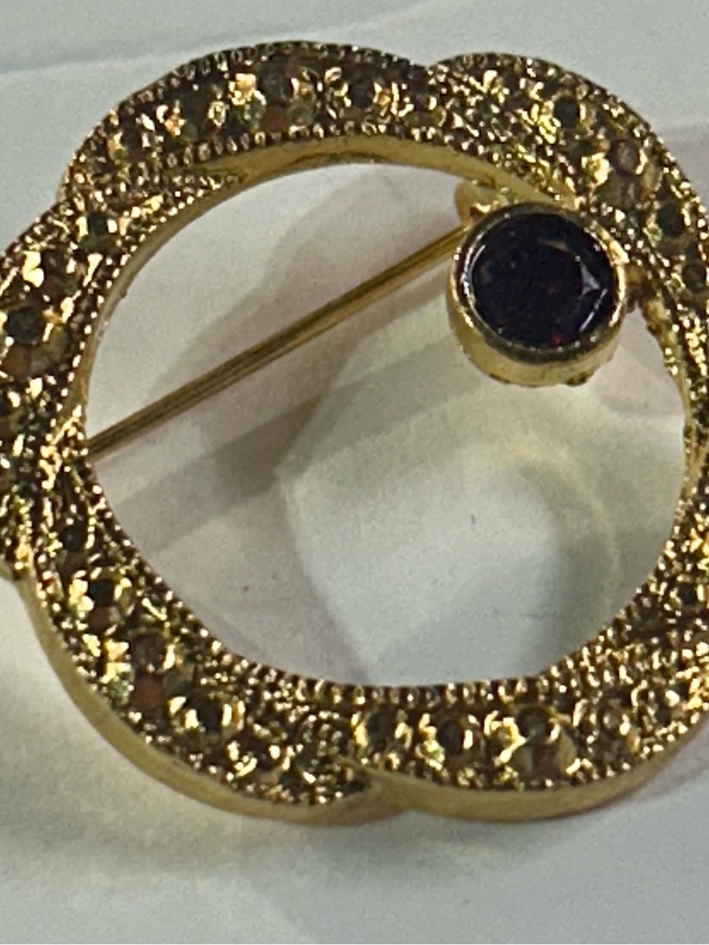 Pin Brooch Vintage Gold Tone Circle Dark Amethyst Purple Rhinestone